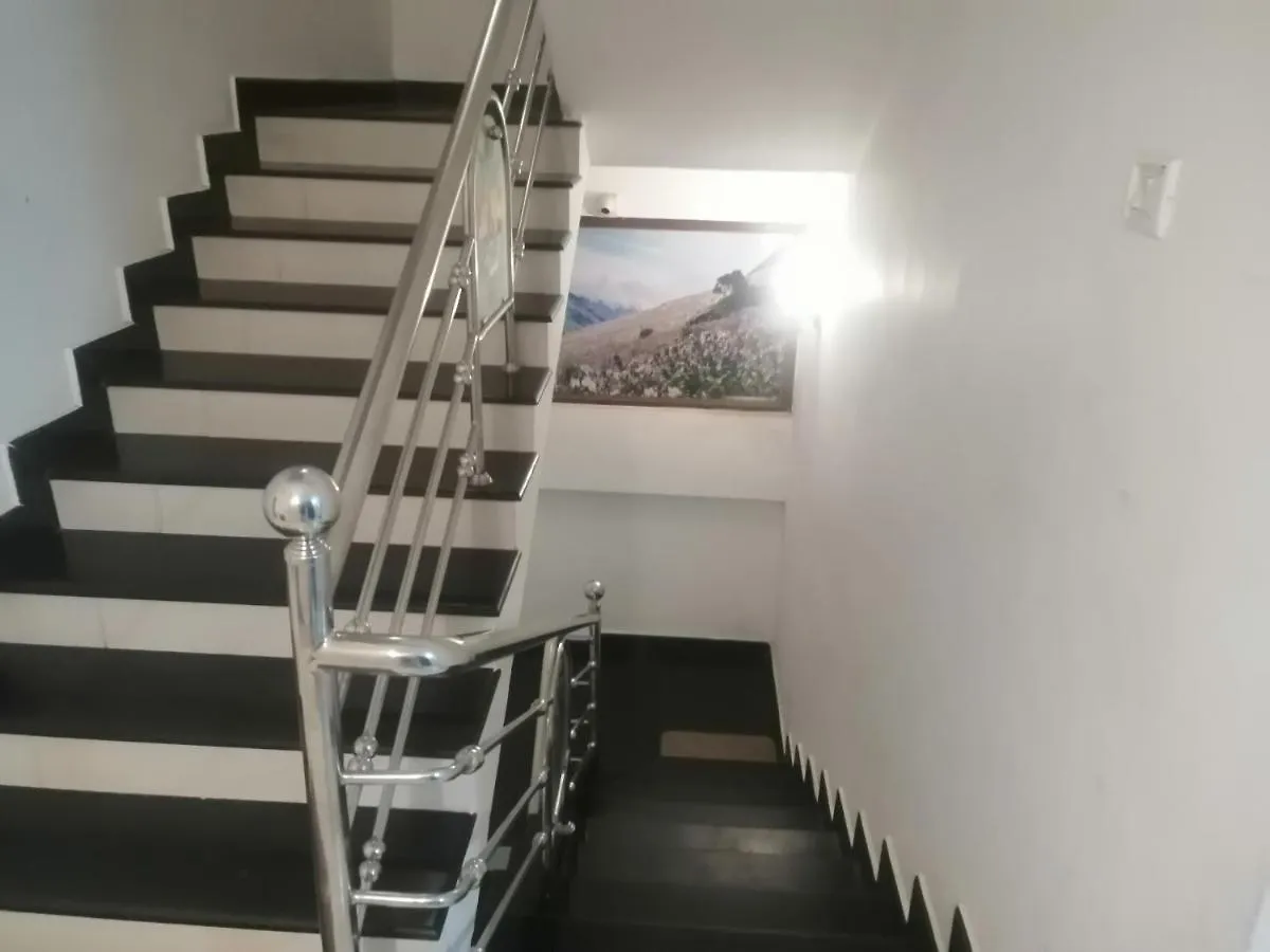 Hotel Sundarms Hill Crest Munnar